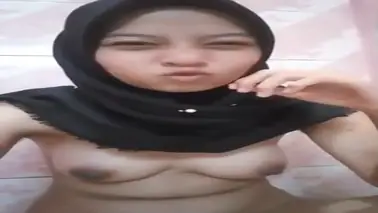Melly Hijab Pecah Perawan Berdarah