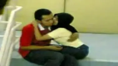 Video Mahasiswi Mesum di Tangga Kampus
